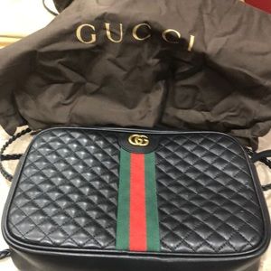 Black Gucci leather bag with red and green stripe